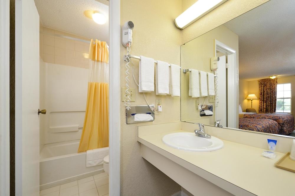 Americas Best Value Inn Winnsboro, SC photo 10