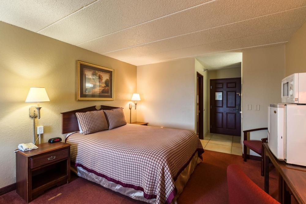 Rodeway Inn photo 24