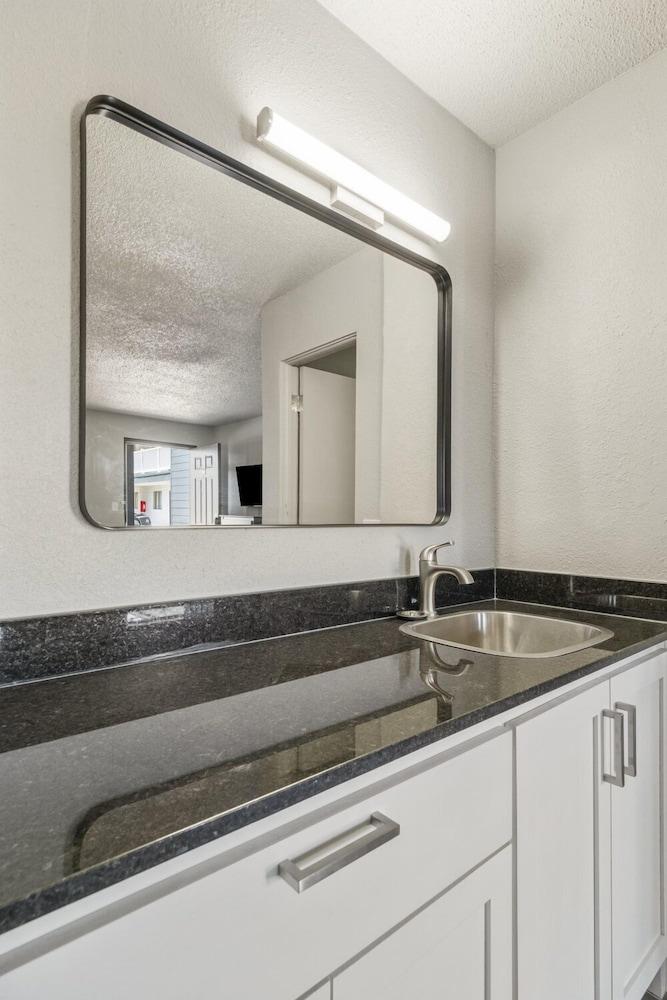 LTA Suites Brookside photo 13