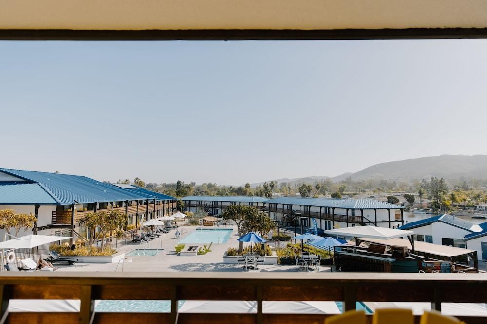 Lakehouse Resort photo 2