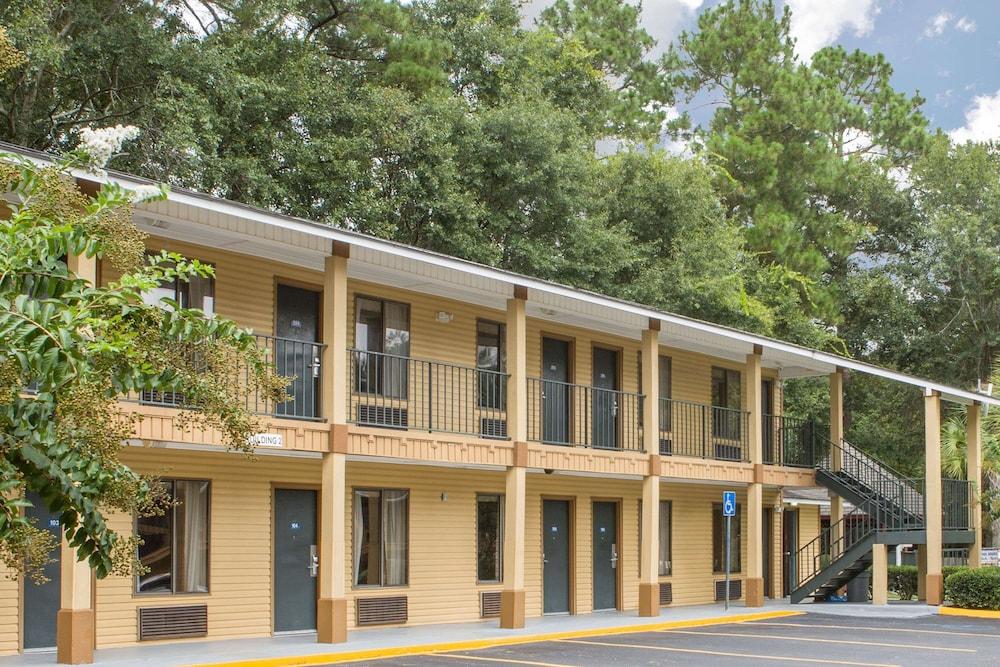 Howard Johnson by Wyndham Dothan photo 22