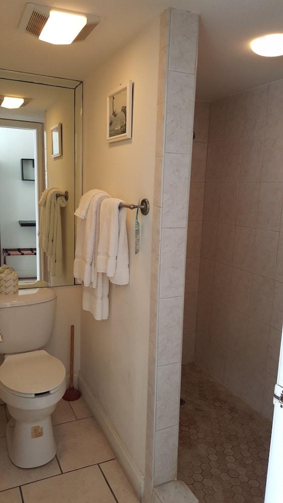 Paradise Lakes Resort, Clothing Optional Resort - Adult Only photo 4