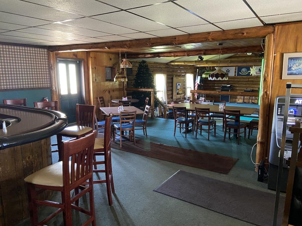 Laurelwood Inn and Steakhouse photo 4