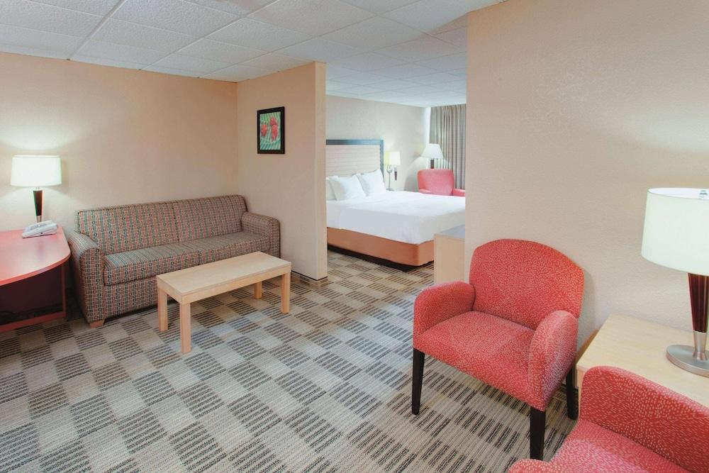 Ramada by Wyndham Fairfield NJ photo 4