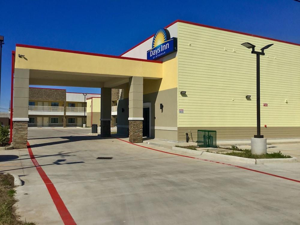 Days Inn by Wyndham Freeport photo 30