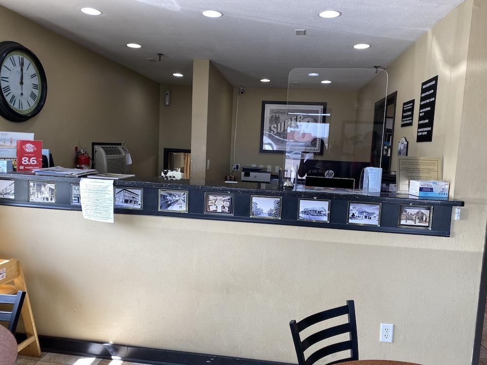 Super 8 by Wyndham Macon photo 2