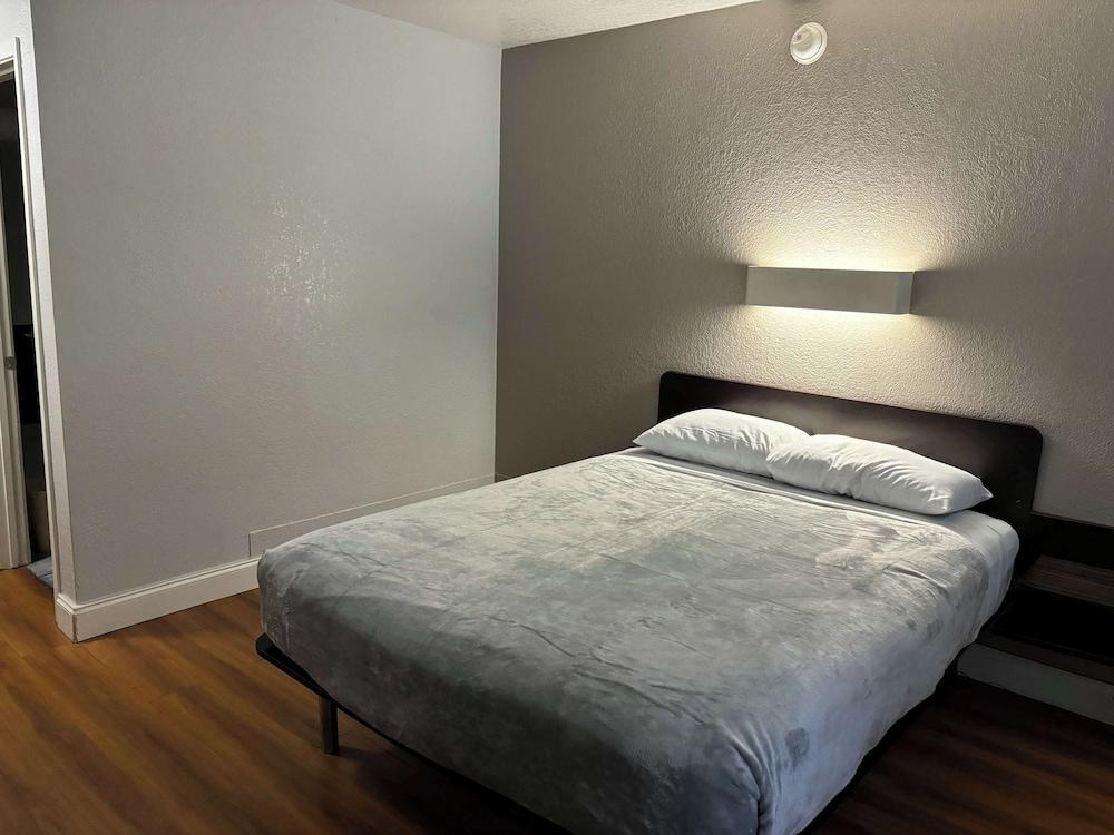 Motel 6 Pensacola, FL - Airport West photo 23