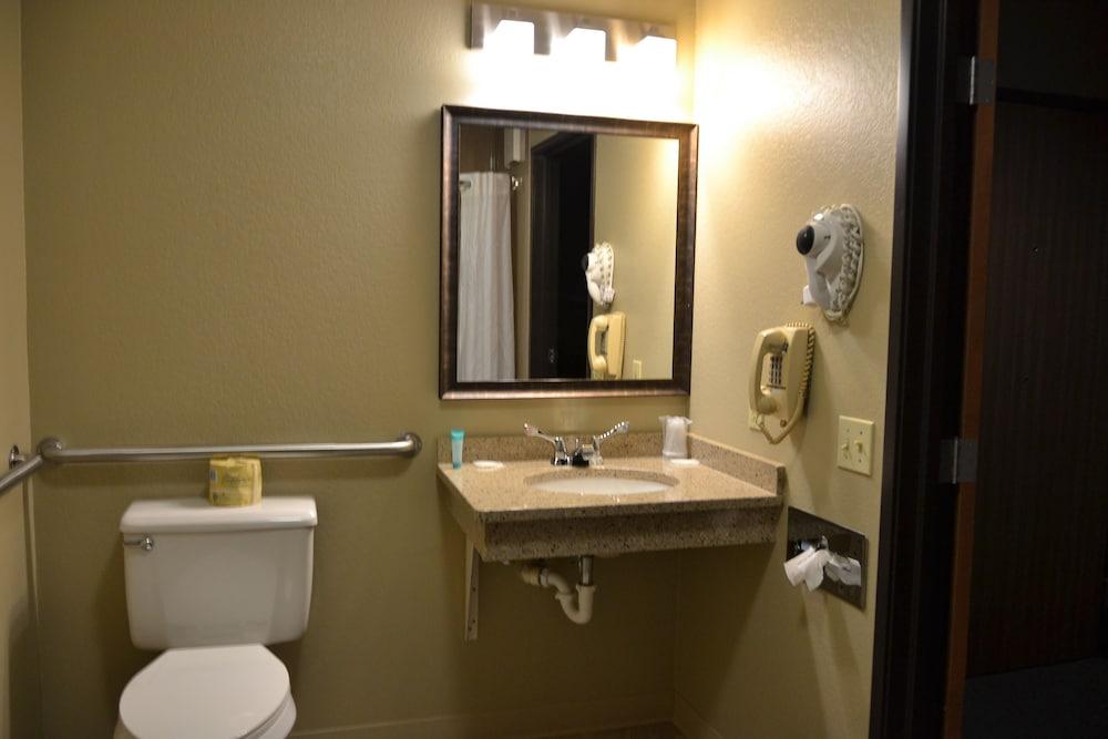 Carrington Inn & Suites photo 7