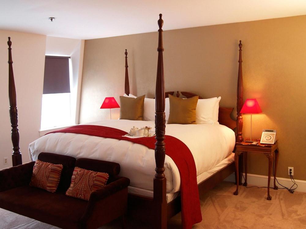 Camden Harbour Inn photo 9