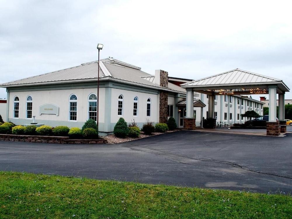 Travel Inn — hotel in Watertown
