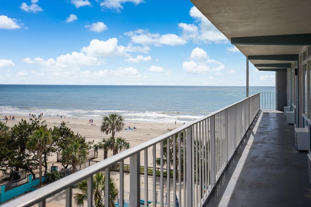 Blu Atlantic Oceanfront Hotel & Suites photo 12