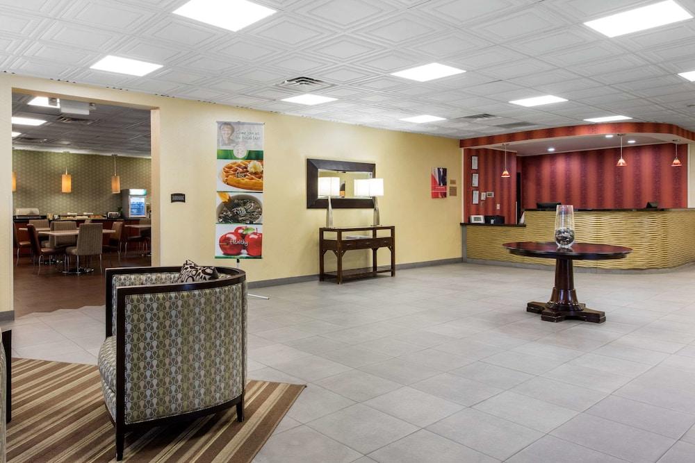 Quality Inn & Suites Charleston - Civic Center photo 4