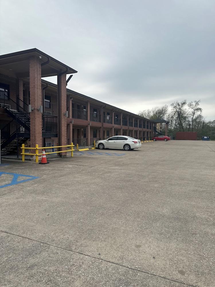 Blue Diamond Inn photo 1