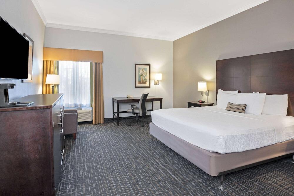 Sonesta Essential Houston Westchase photo 10