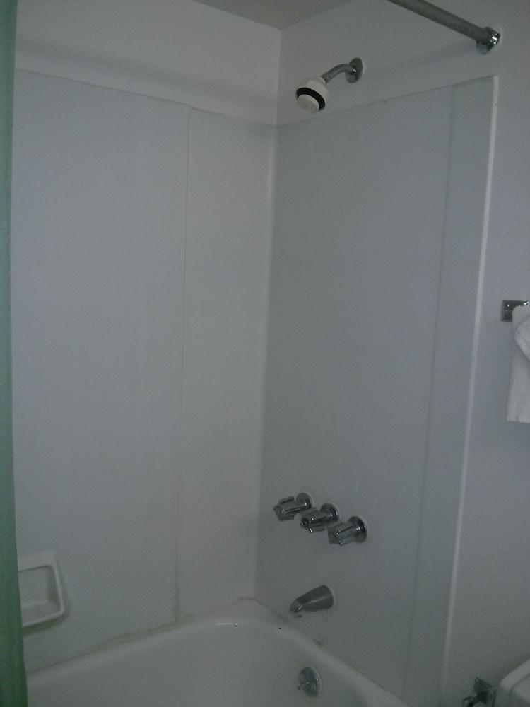 Val U Stay Inn and Suites photo 12