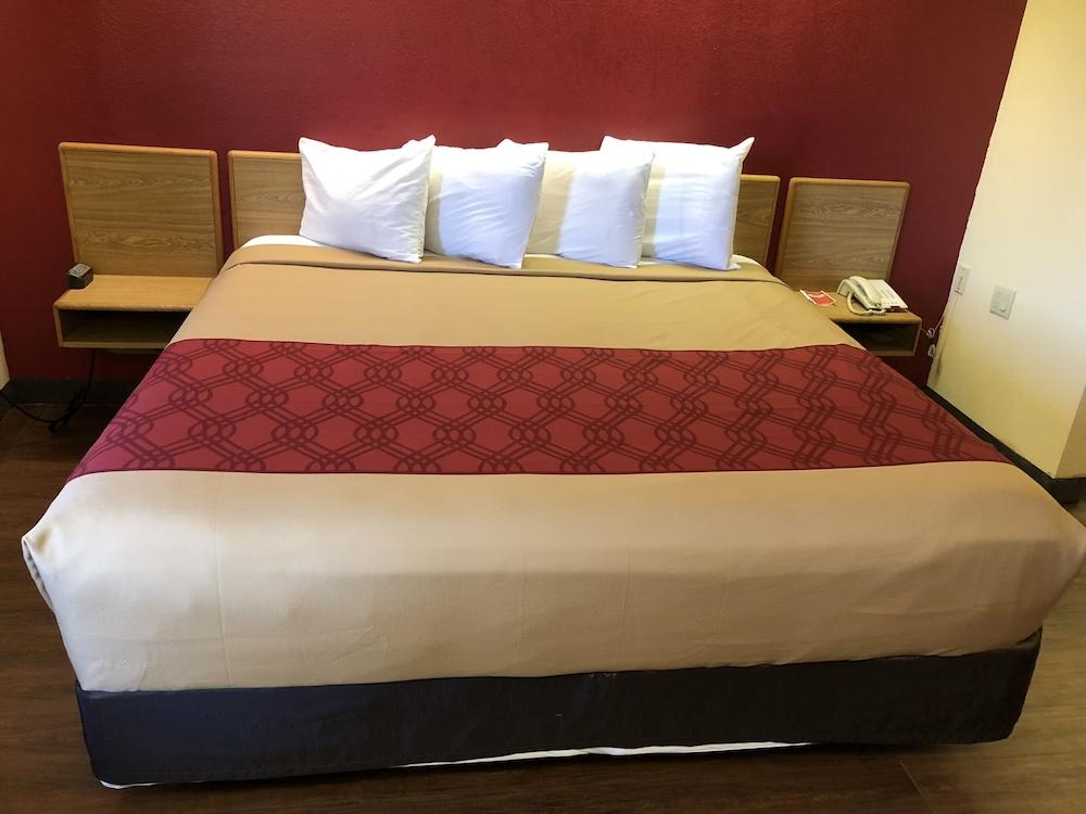 Econo Lodge London North photo 4