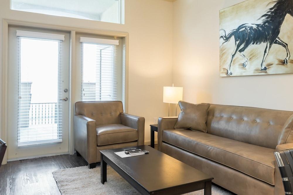 Global Luxury Suites Baypointe Station photo 29
