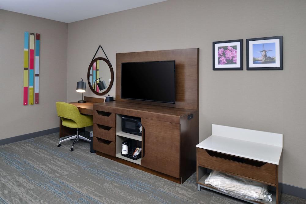 Hampton Inn & Suites Adrian photo 11