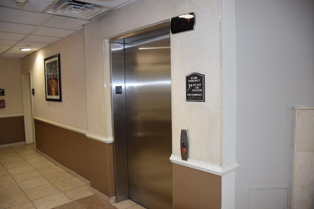 Spark by Hilton Rahway photo 34