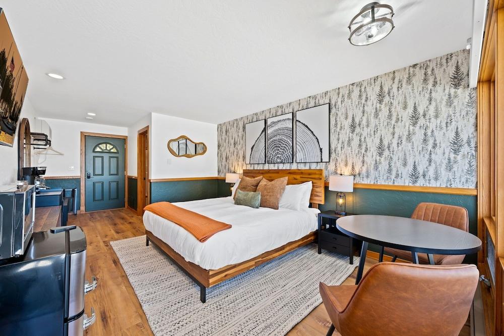Spruce and Shore Motel photo 10