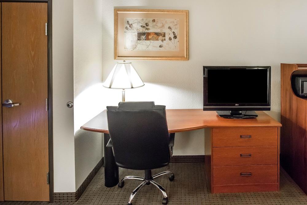 Quality Inn Parsons North photo 16