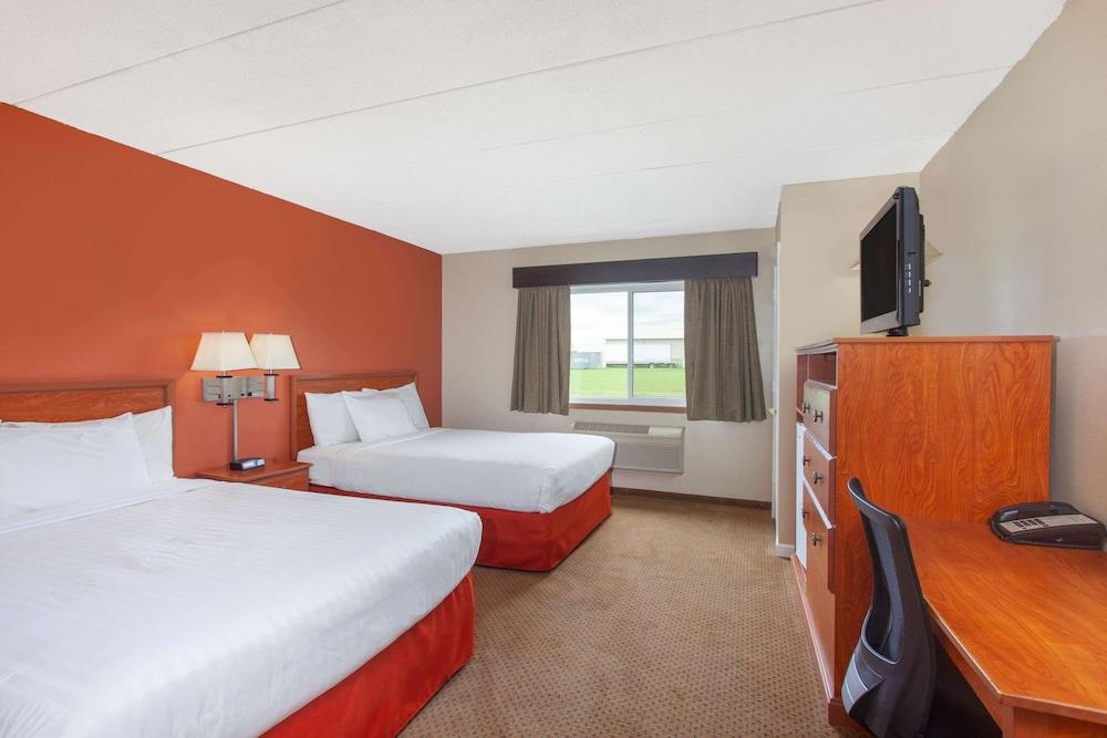 AmericInn by Wyndham Willmar photo 15