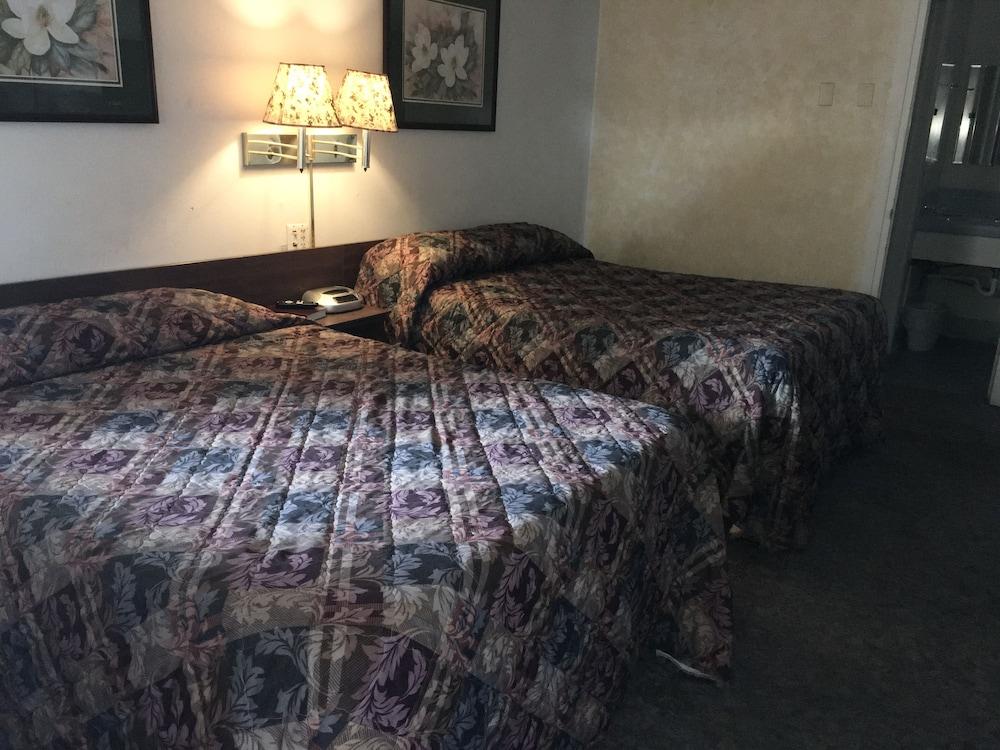 Thunderbird Motel photo 10