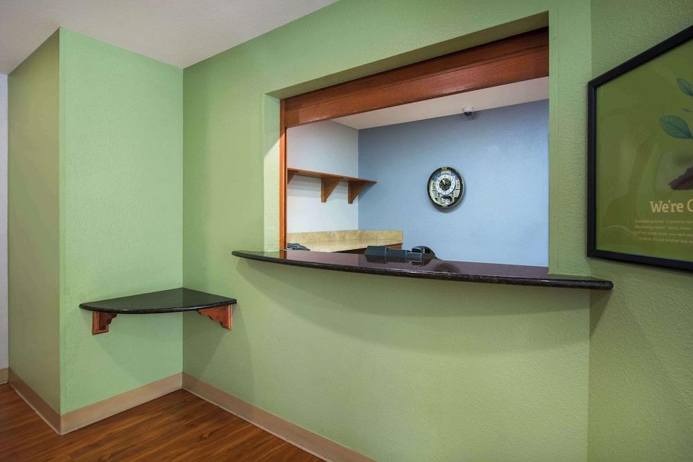 WoodSpring Suites Louisville Southeast photo 9