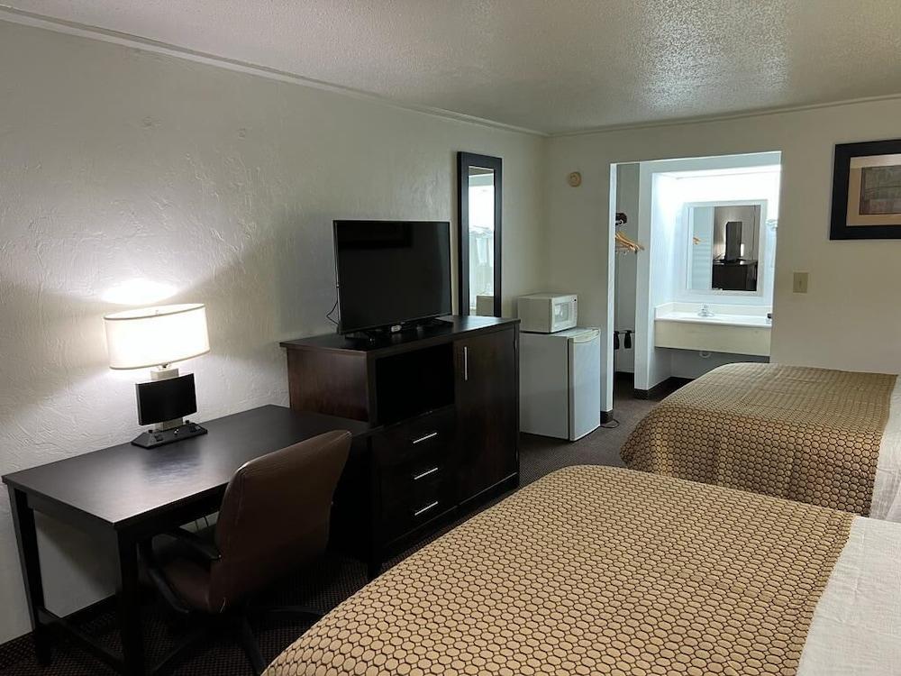 Driftwood Inn photo 8