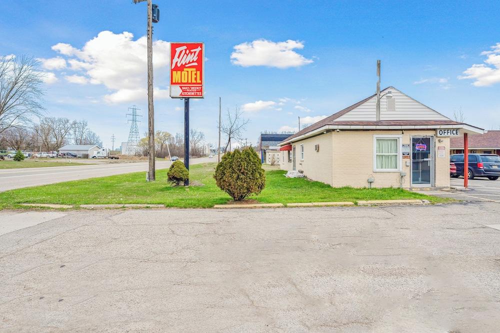 Flint Motel by OYO MI Near I-475 photo 23