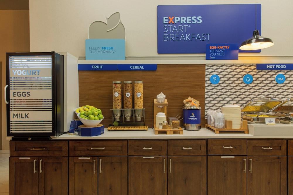 Holiday Inn Express New Rochelle by IHG photo 46