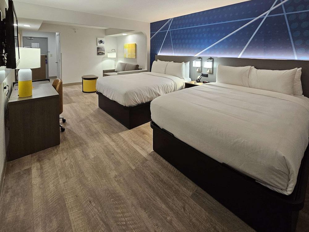 Comfort Inn & Suites Saint Louis Lafayette Square photo 9