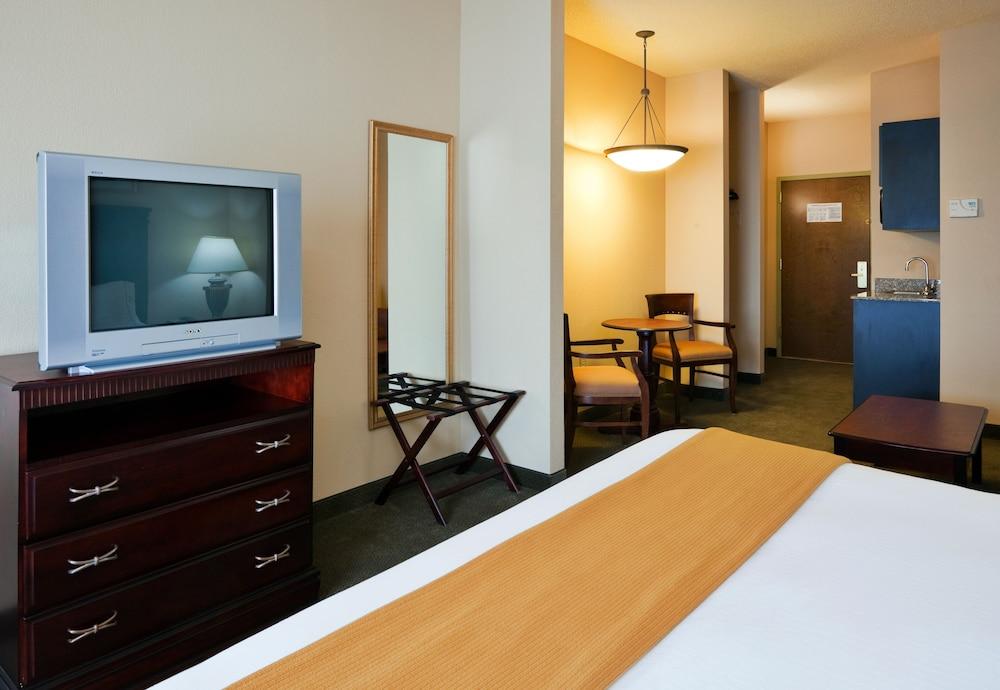 Holiday Inn Express Hotel & Suites Pell City by IHG photo 61