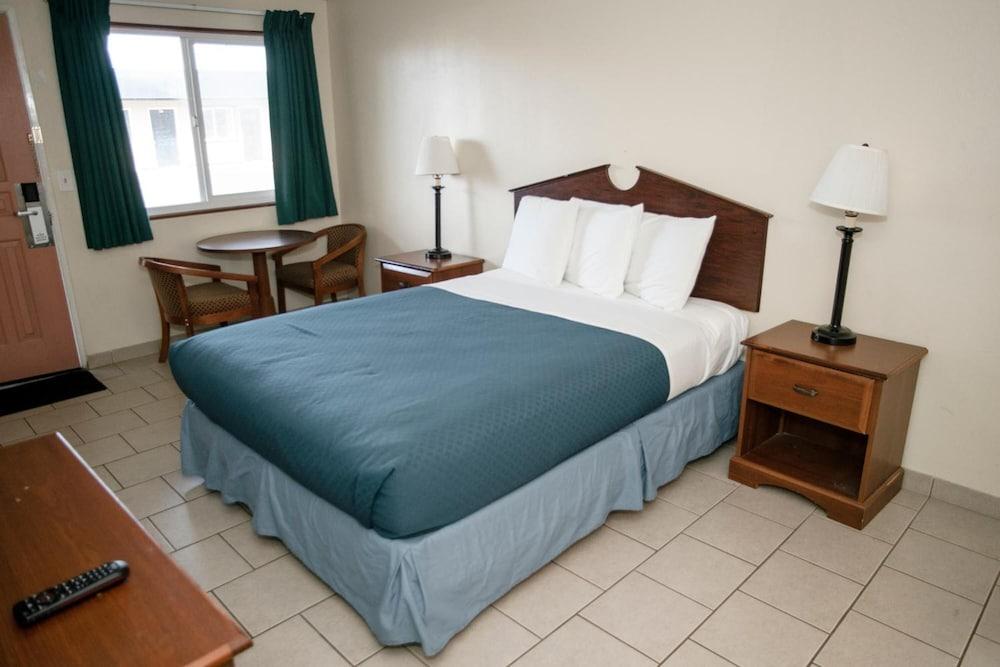Pacific Inn photo 17