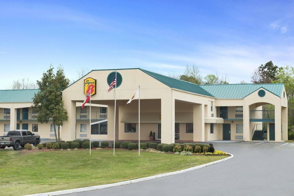 Super 8 by Wyndham Meridian photo 1