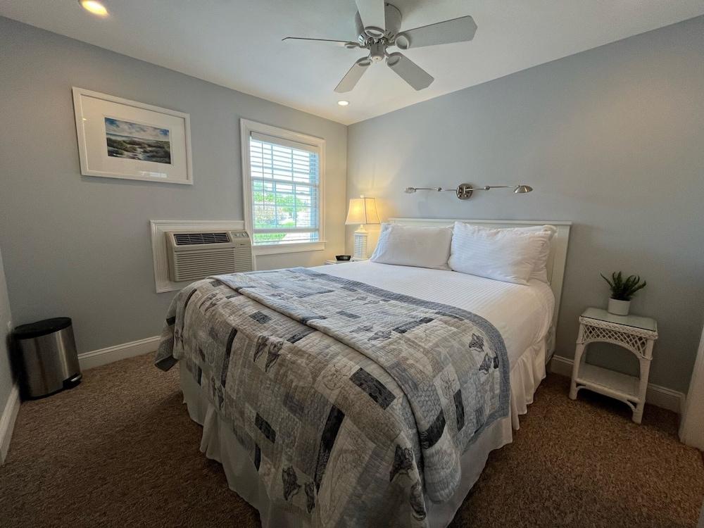 Beach Breeze Inn photo 26