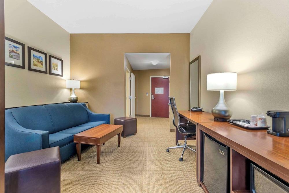 Comfort Suites Blythe photo 16