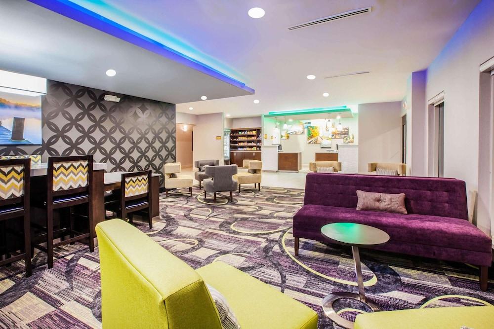 La Quinta Inn & Suites by Wyndham Elkhart photo 12