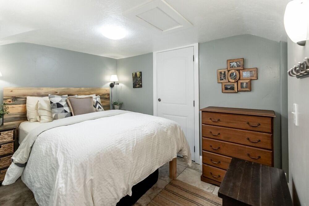 Aspenwood Manor South photo 16