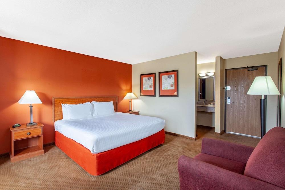 AmericInn by Wyndham Willmar photo 3
