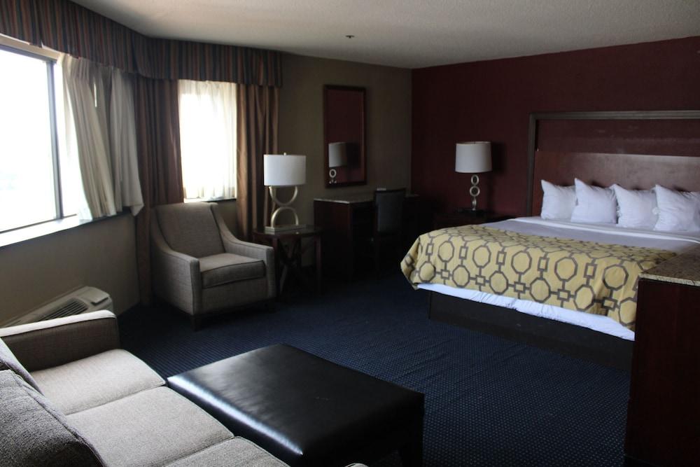 APM Inn and Suites photo 5