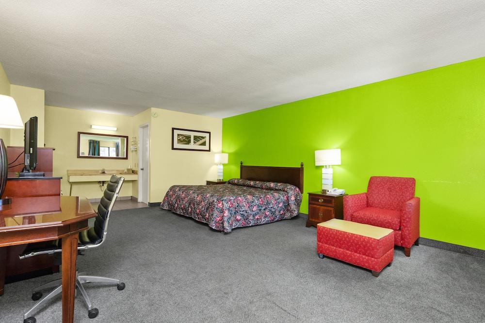 Budget Host Inn by Hotel O Portland near I-65 photo 9