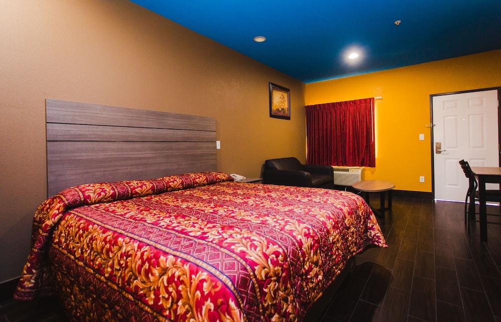Moonlight Suites - Houston George Bush Intl Airport photo 19