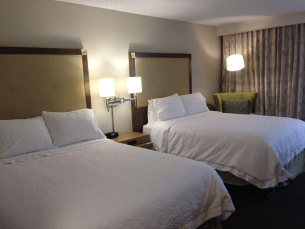 Hampton Inn Tampa/Rocky Point-Airport photo 10