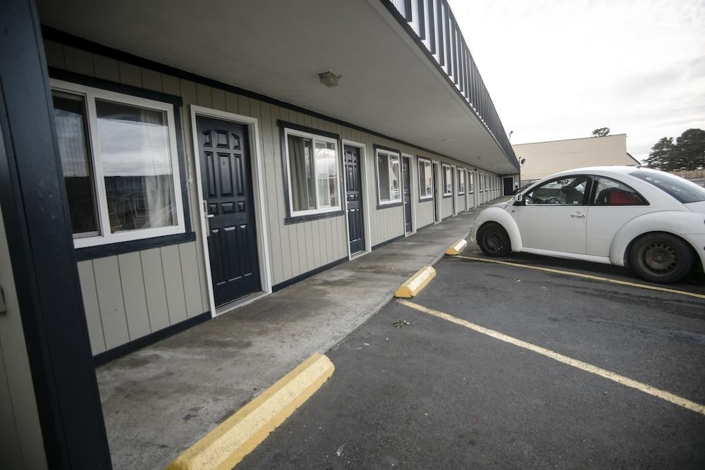 Pacific Inn photo 6