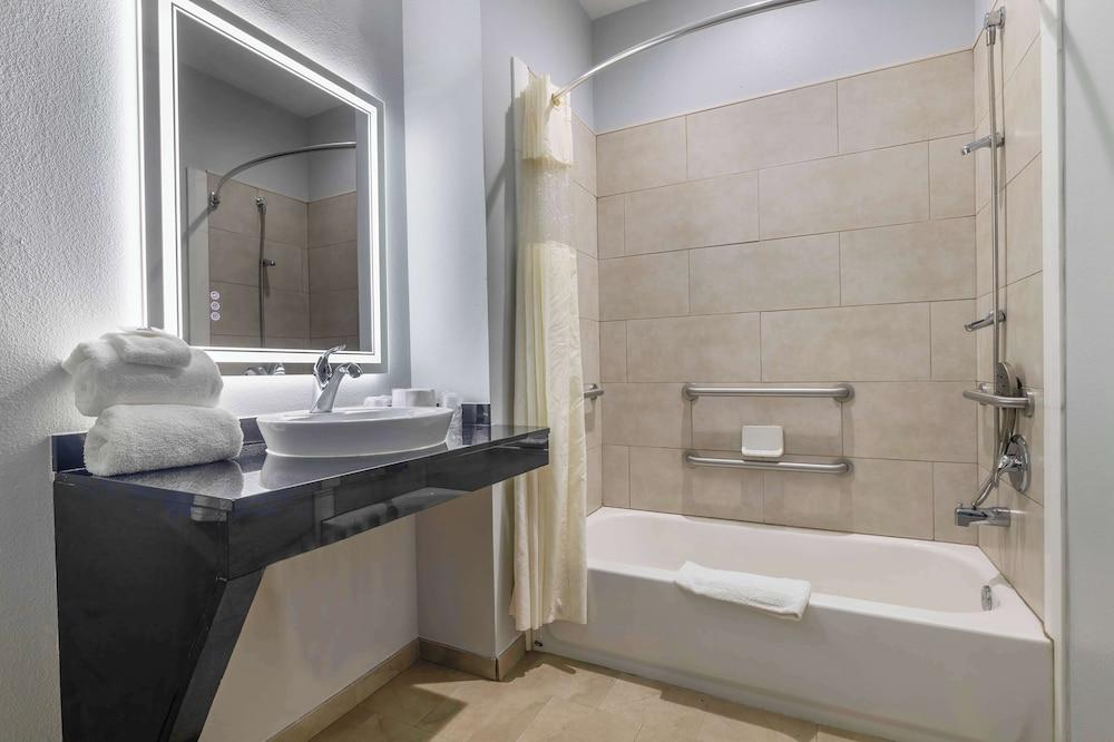 Studio 6 Suites Texas City, Tx – I-45 South photo 29