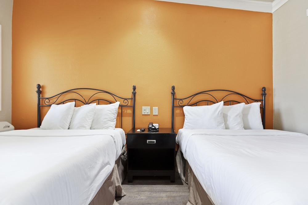 Le Blanc Inn & Suites photo 31