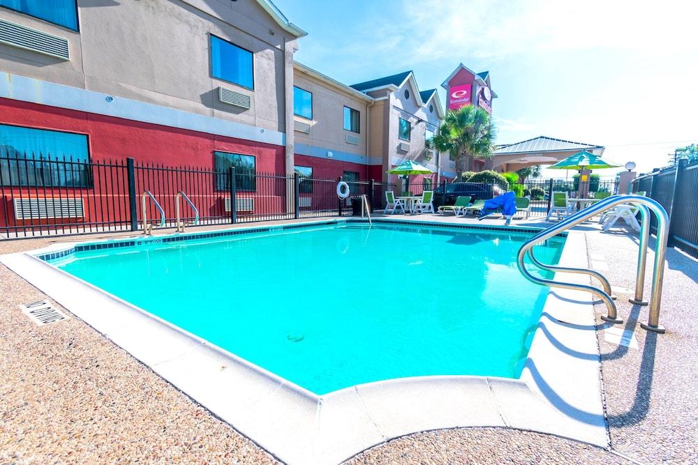 Econo Lodge Inn & Suites East photo 60