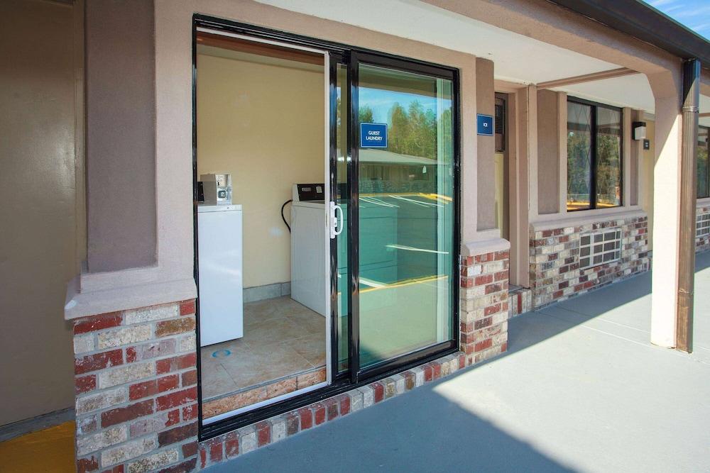 Travelodge by Wyndham Macon West photo 16