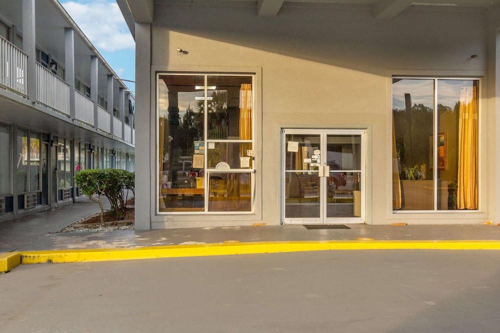 Econo Lodge photo 28